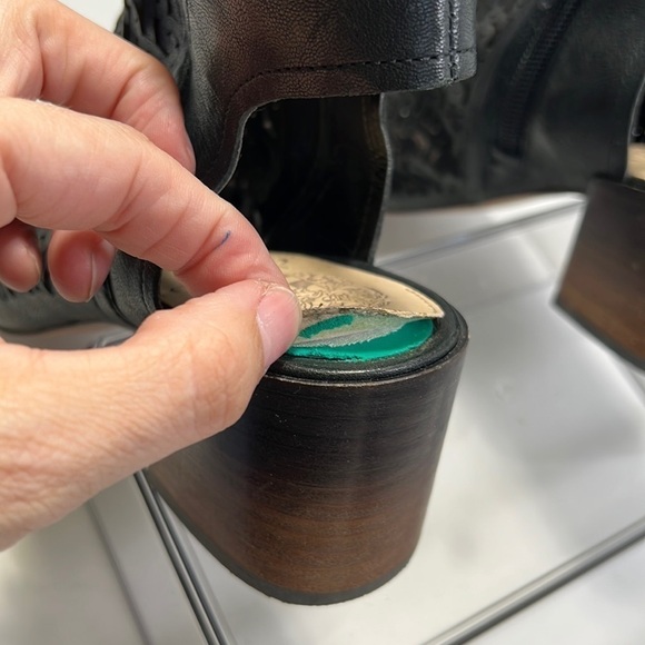 Vince Camuto Sternat “shooties”. - Picture 14 of 16